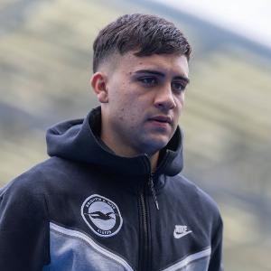 队报：布莱顿中场布纳诺特想去里昂，后者在争取租借球员一年