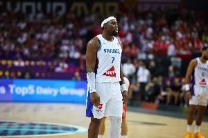 法国内线剩贾赫特一个中锋 此外亚布塞莱&杰伦-霍华德两个大前