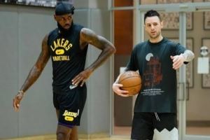 训练师Brickley：老詹的自律无人能及 8点训练他6点就会来热身