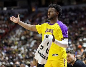 雷迪克：布朗尼在很多方面提升显著 上赛季的G联盟经历对他有帮助